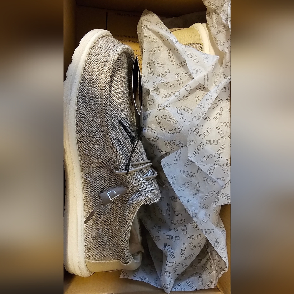 Hey Dude Wally Woven Beige Shoes. Size 8 New with Box.
